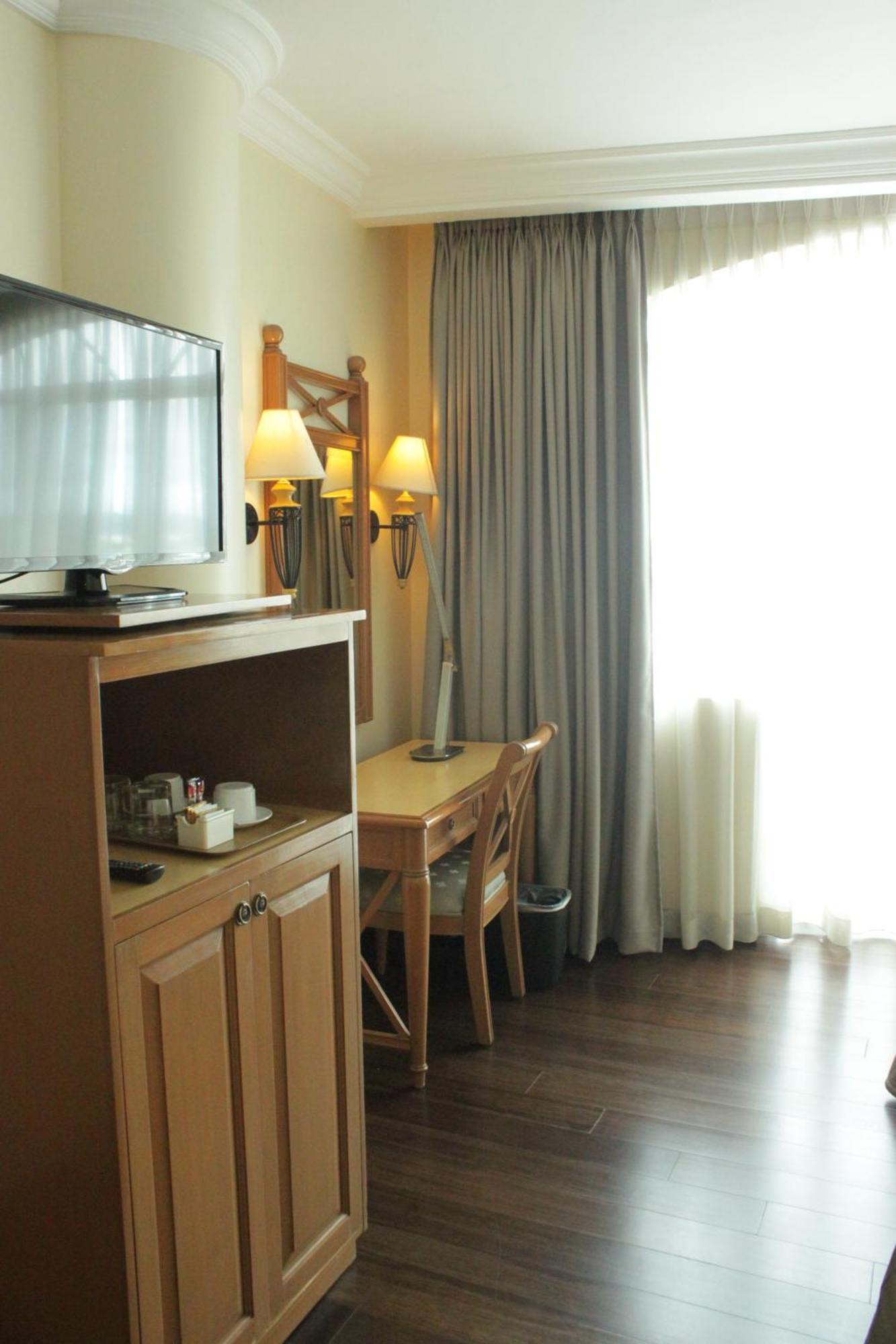 The Grand Dame Hotel Iloilo City Exterior photo
